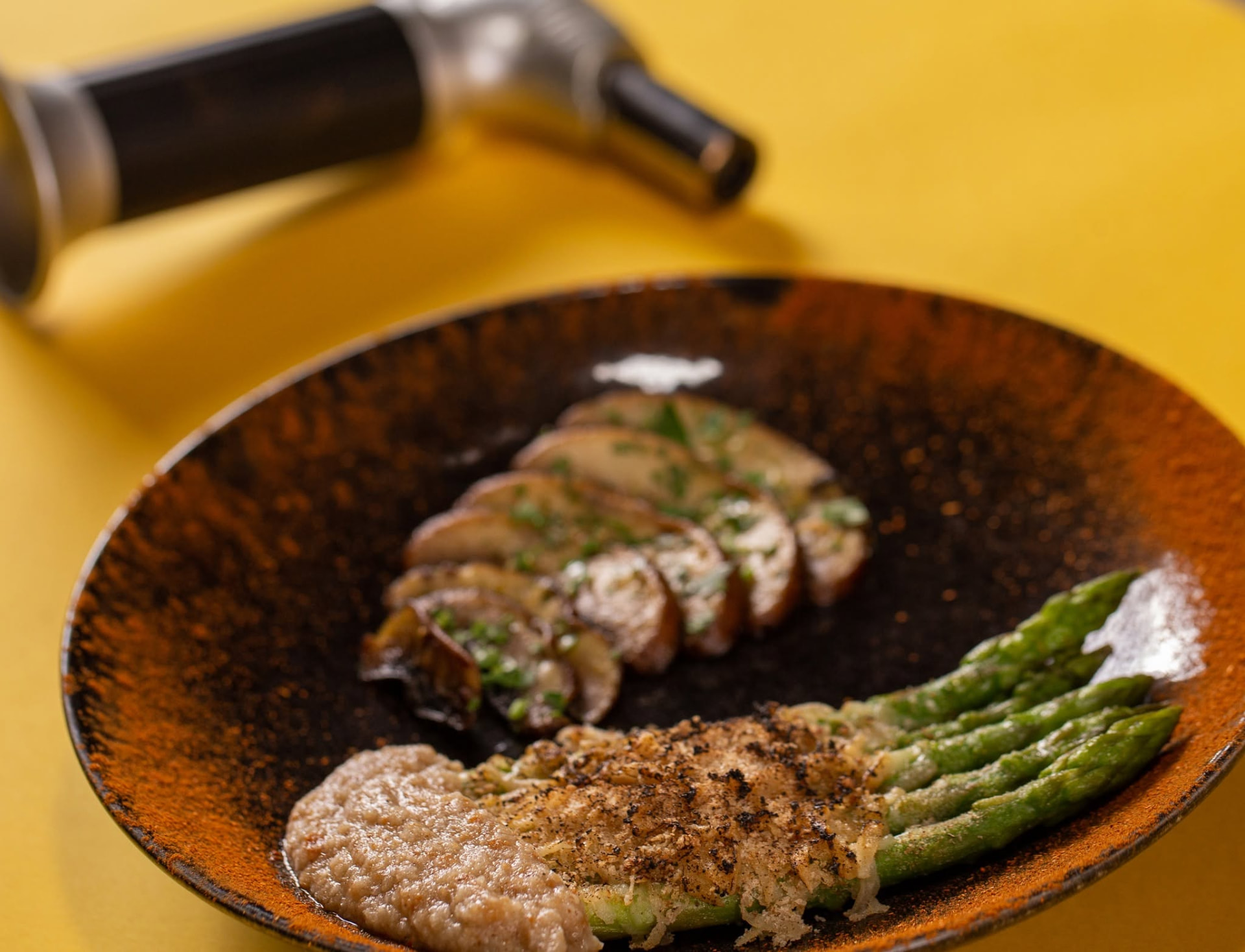 Seasonal vegetables and meat with refined presentation